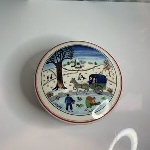 Velleroy & Boch porcelain Christmas trinket box